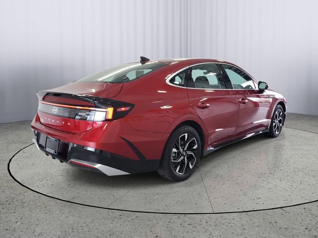 Used 2025 Hyundai Sonata SEL FWD image 3