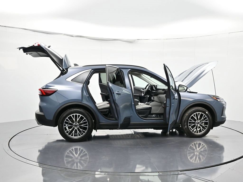 Certified 2025 Ford Escape SE w/ Class II Trailer Tow Package image 48