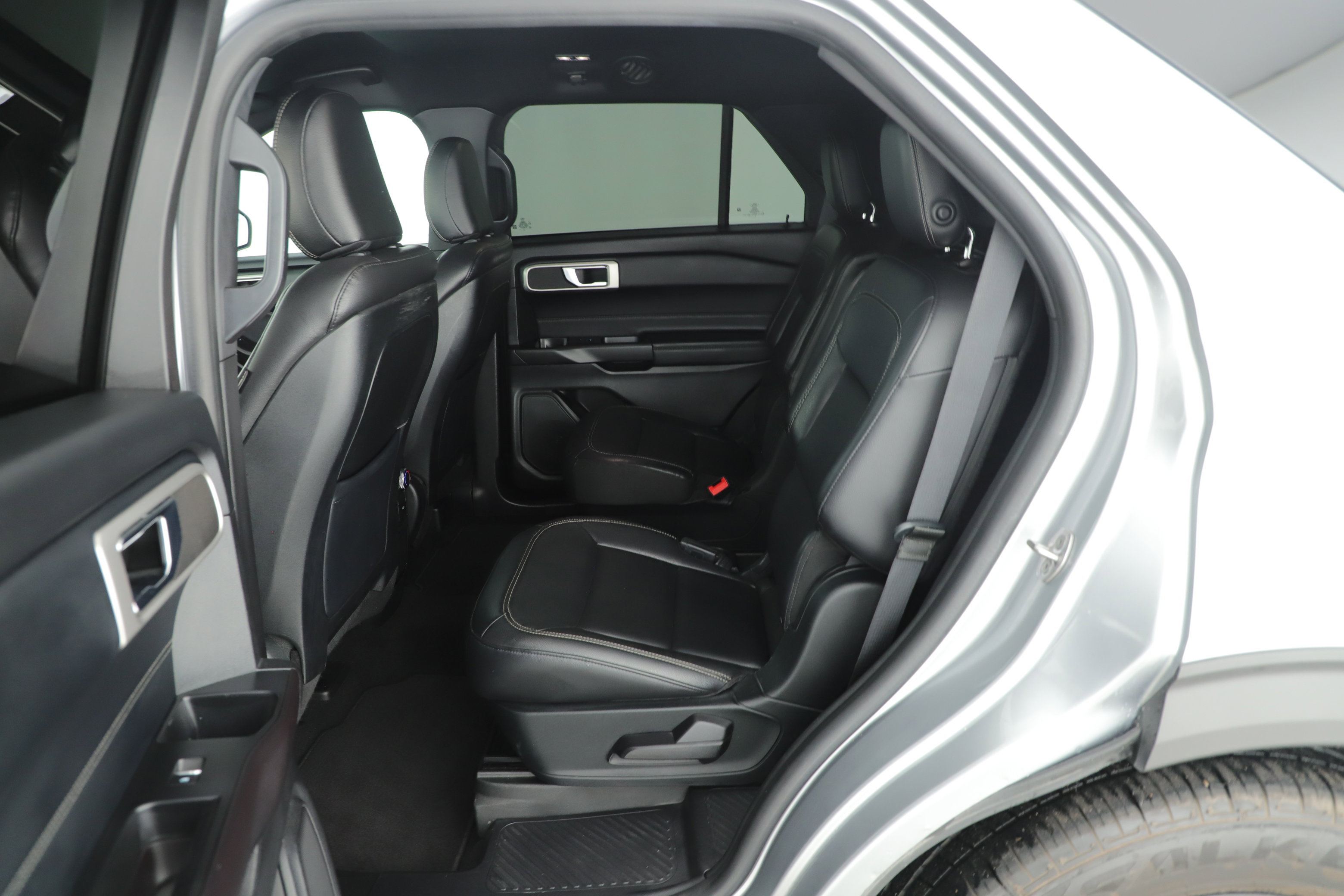 Certified 2020 Ford Explorer XLT w/ Equipment Group 202A RWD image 11