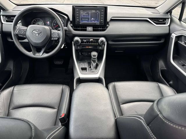 Used 2021 Toyota RAV4 LE AWD/4WD image 16