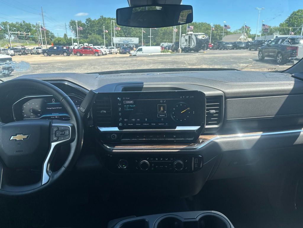 Used 2024 Chevrolet Silverado 1500 LT AWD/4WD image 10