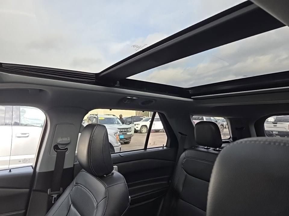 Certified 2022 Ford Explorer Limited w/ Limited Technology Package image 12