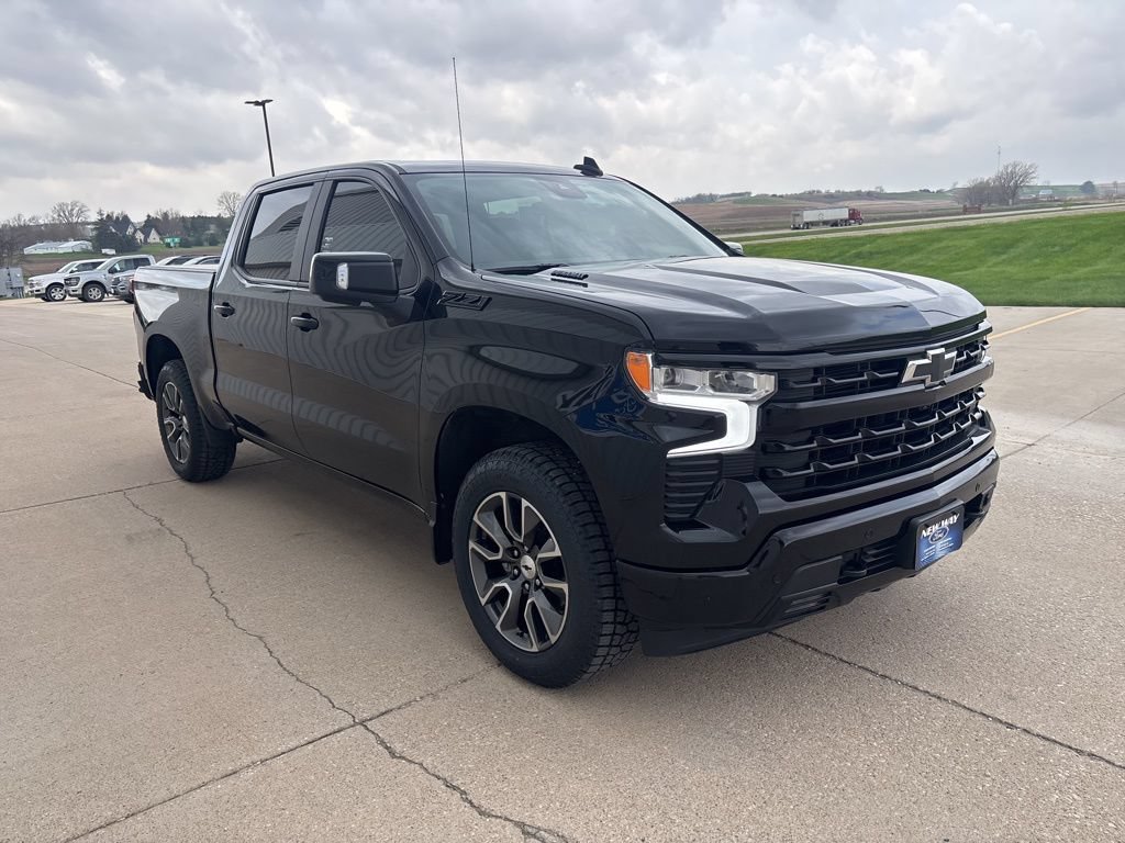 Used 2024 Chevrolet Silverado 1500 RST AWD/4WD image 3