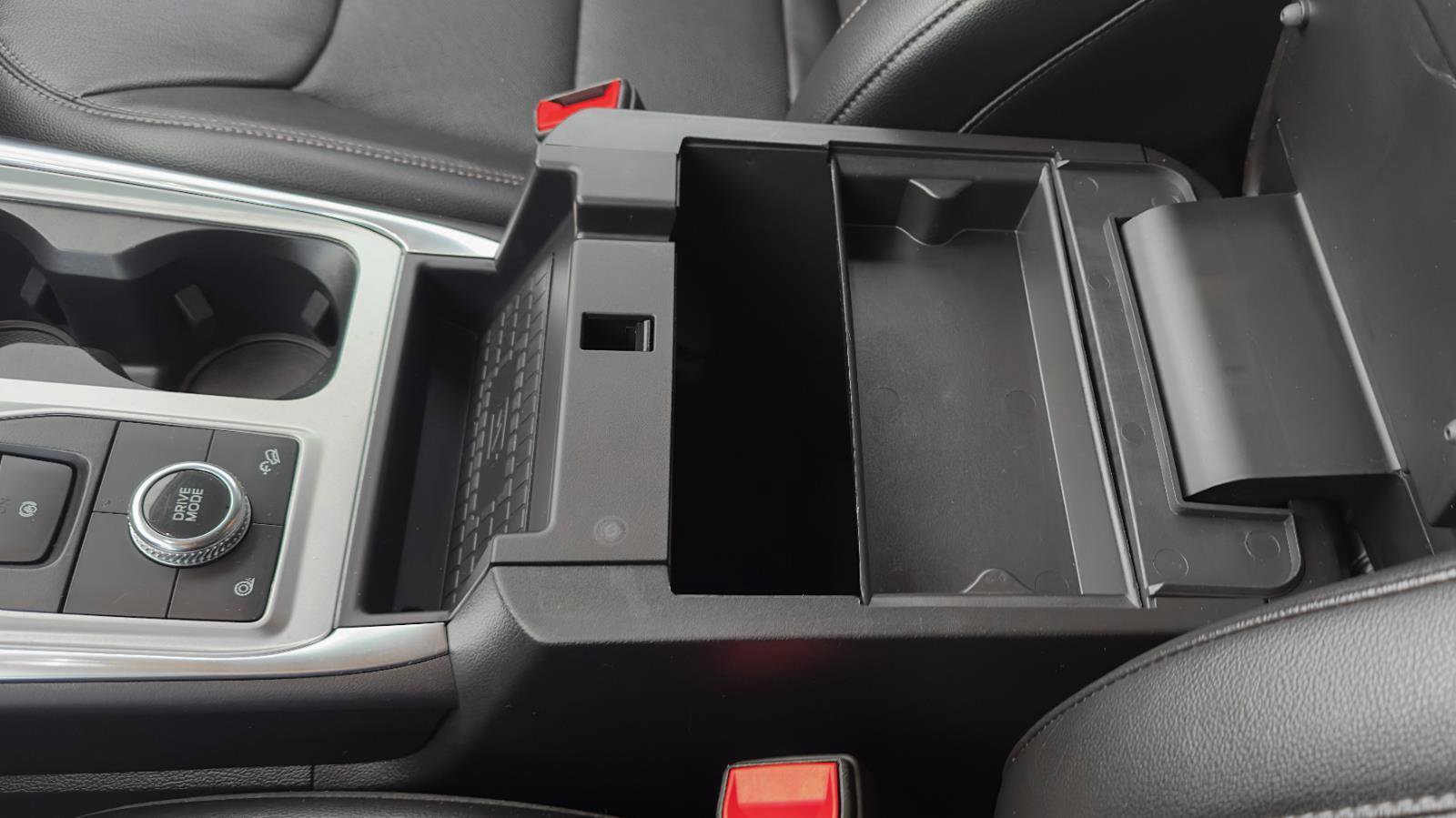 Certified 2023 Ford Explorer Limited w/ Equipment Group 301A image 18