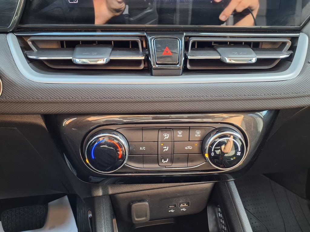 Used 2024 Chevrolet TrailBlazer LT FWD image 14