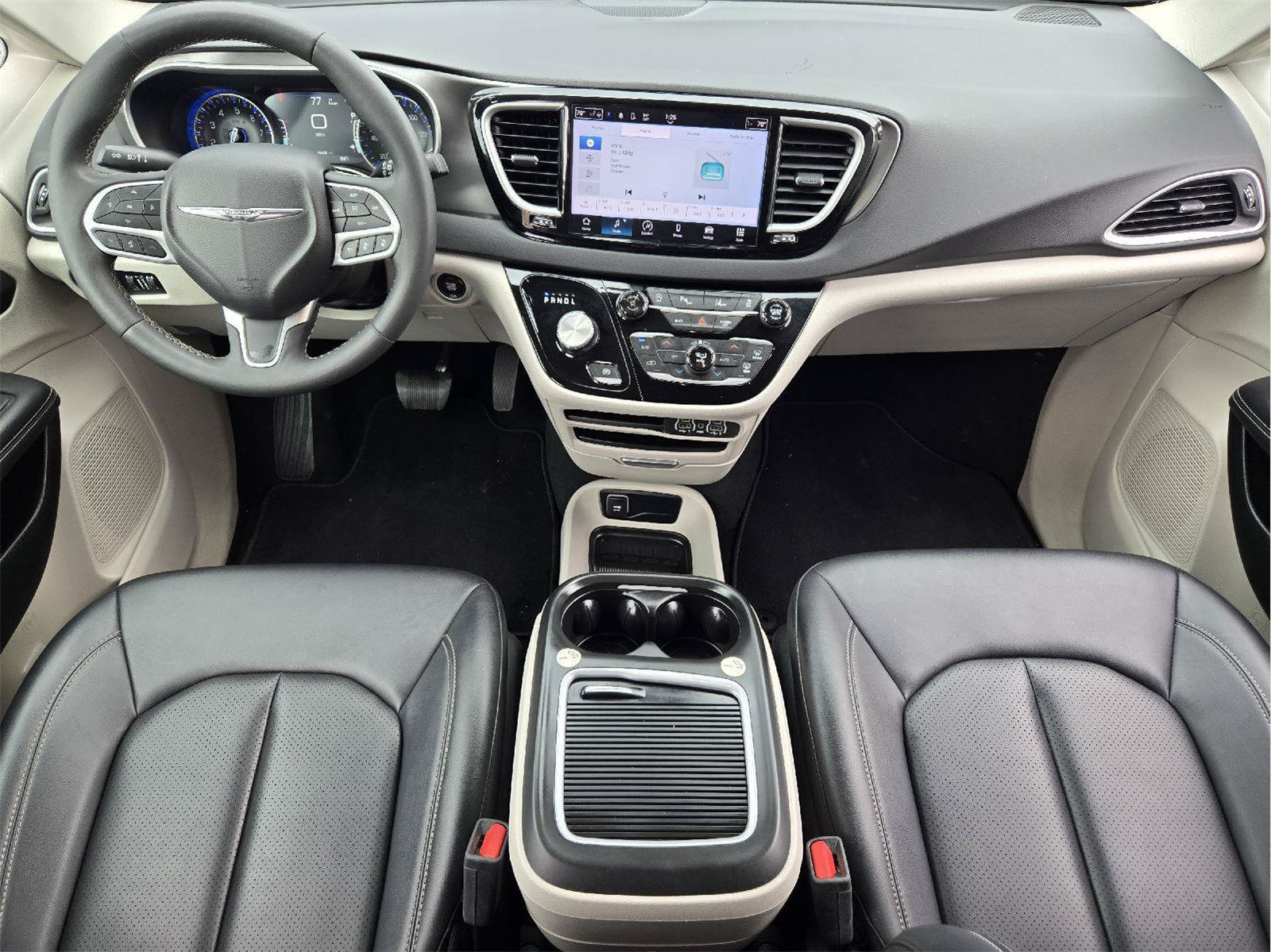 Used 2024 Chrysler Pacifica Touring-L FWD image 22