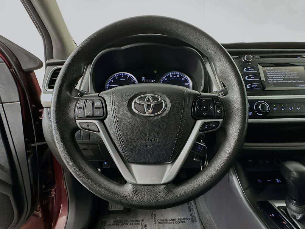 Used 2018 Toyota Highlander LE w/ Carpet Mat Package (TMS) AWD/4WD image 16