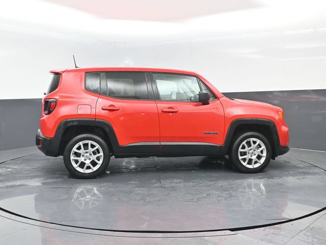 Used 2023 Jeep Renegade Latitude AWD/4WD image 3
