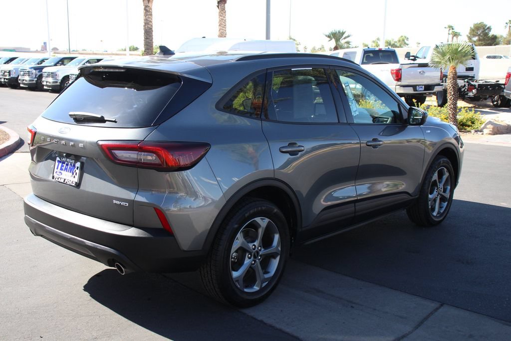 Certified 2025 Ford Escape ST-Line Select AWD/4WD image 8