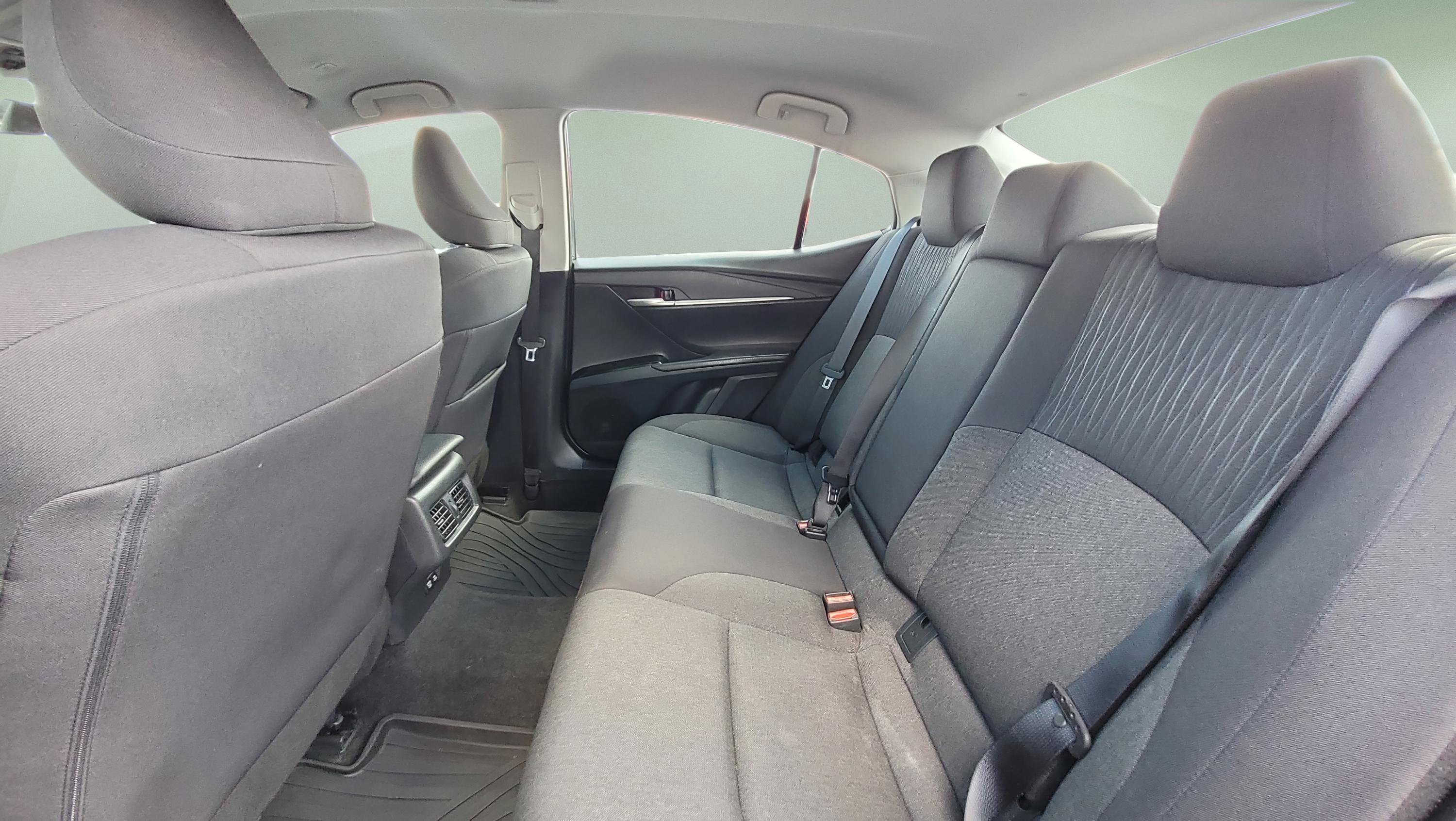 Used 2025 Toyota Camry SE FWD image 17