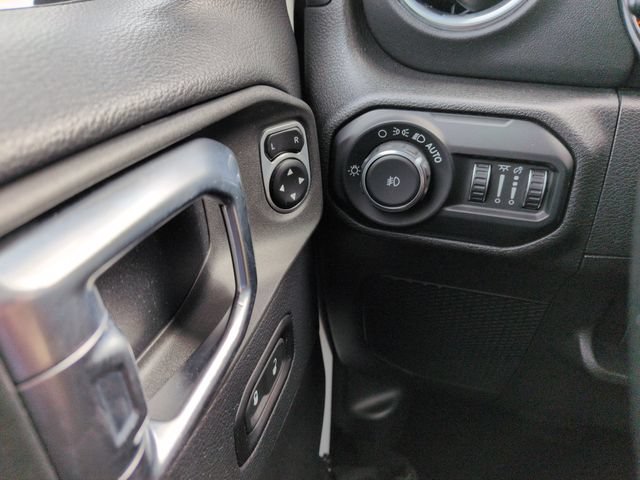 Used 2019 Jeep Wrangler Unlimited Sahara AWD/4WD image 30