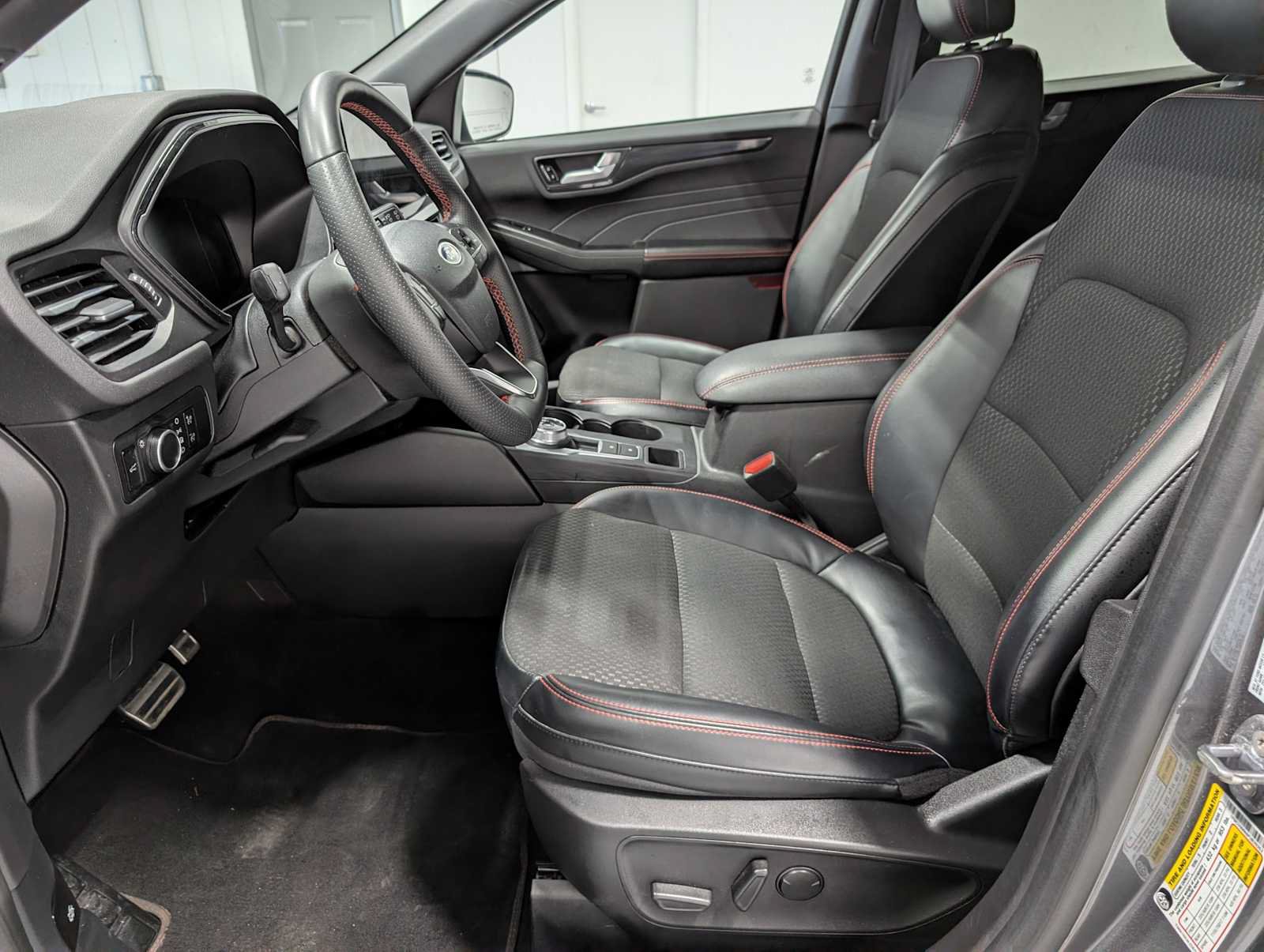 Certified 2023 Ford Escape ST-Line w/ Tech Pack #1 AWD/4WD image 4