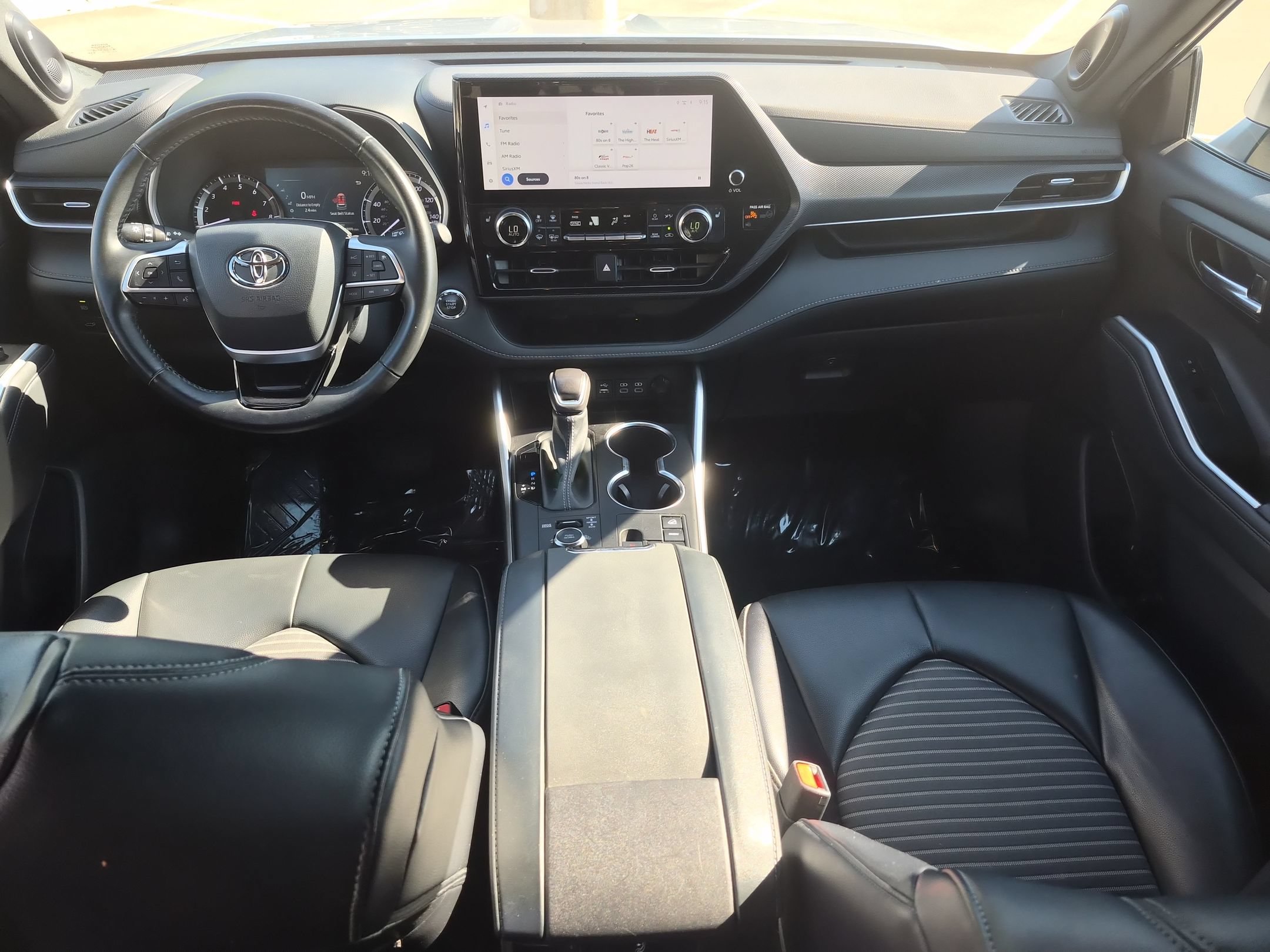 Used 2023 Toyota Highlander XSE AWD/4WD image 32