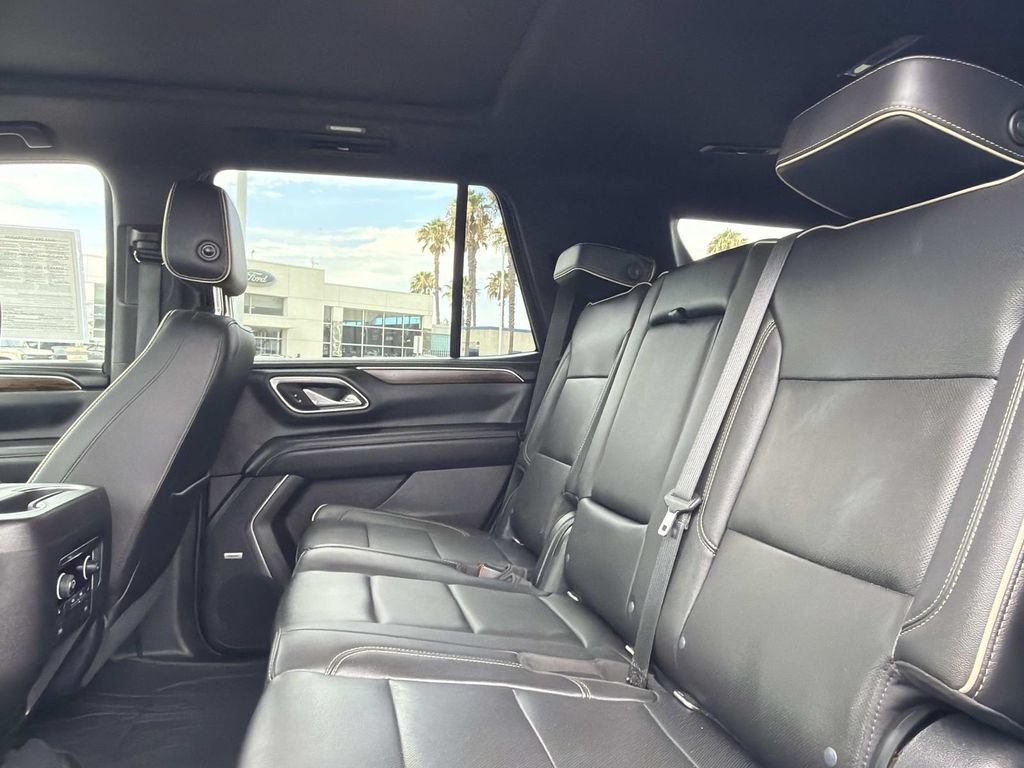 Used 2021 Chevrolet Tahoe Premier w/ Premium Package RWD image 20