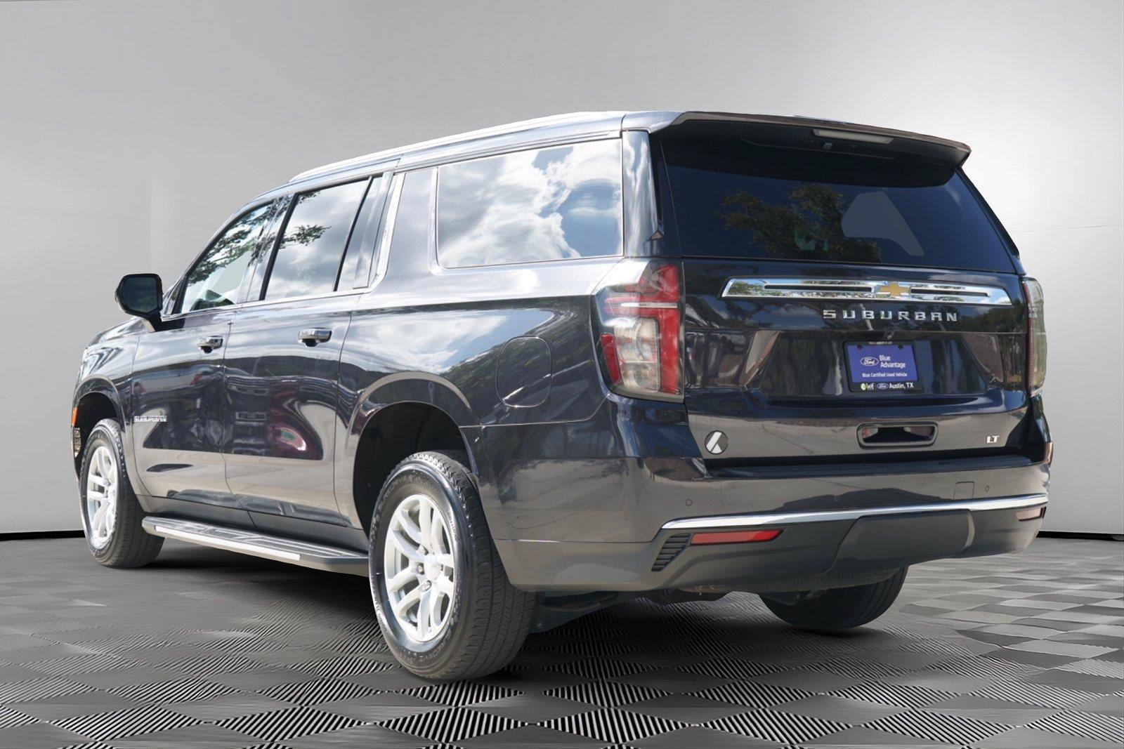 Used 2024 Chevrolet Suburban LT RWD image 6