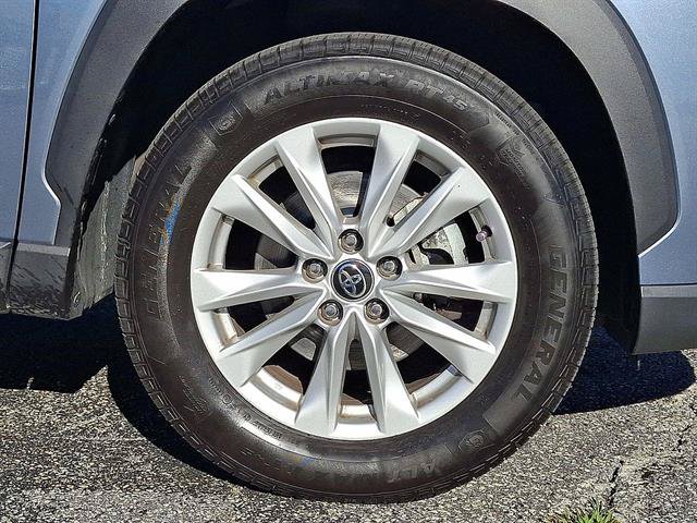 Used 2023 Toyota Corolla Cross LE AWD/4WD image 26