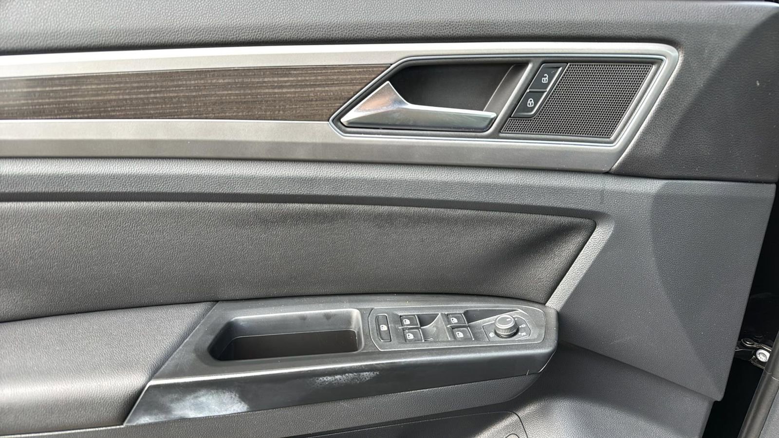 Used 2019 Volkswagen Atlas SE w/ Towing Package image 12