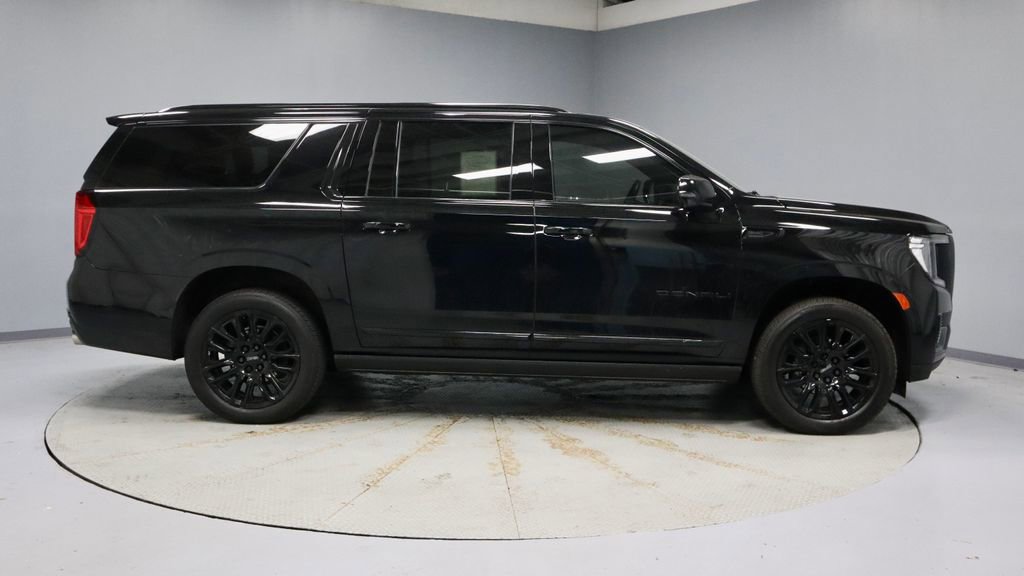 Used 2024 GMC Yukon XL Denali Ultimate AWD/4WD image 13