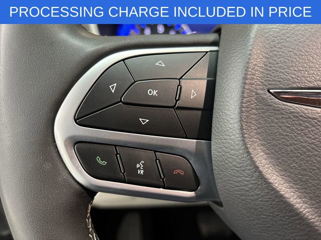 Used 2023 Chrysler Pacifica Touring-L FWD image 17