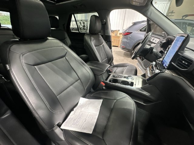 Certified 2024 Ford Explorer Limited w/ Limited Technology Package AWD/4WD image 32