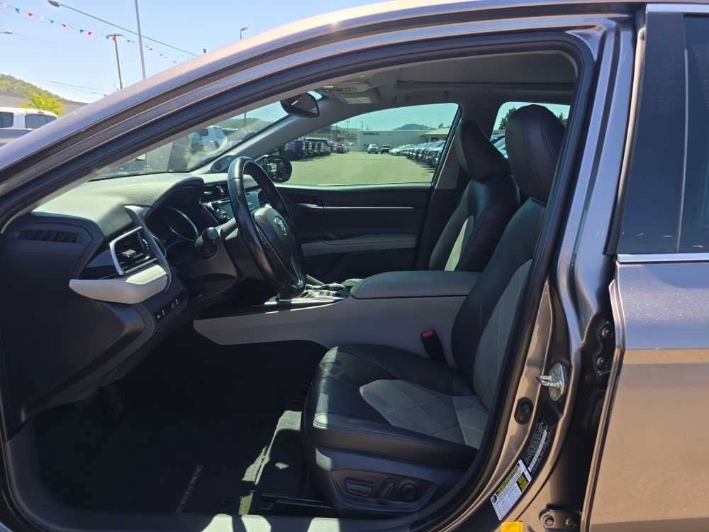 Used 2019 Toyota Camry XLE FWD image 9