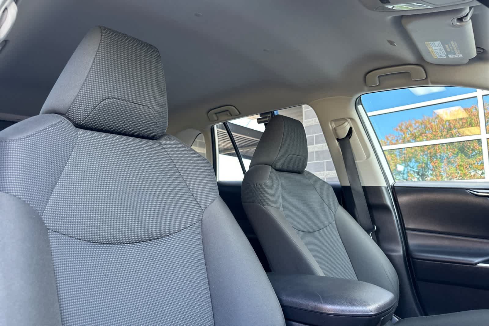 Used 2025 Toyota RAV4 LE AWD/4WD image 17