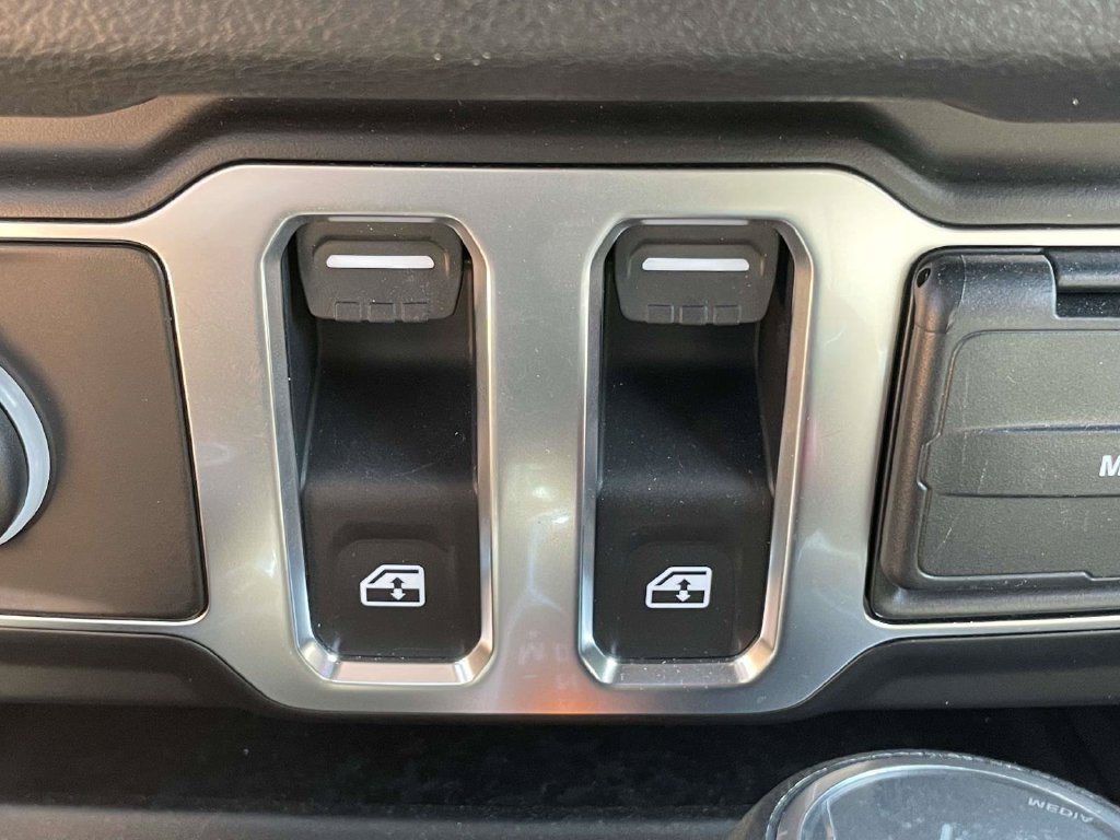 Used 2025 Jeep Wrangler Sport AWD/4WD image 16