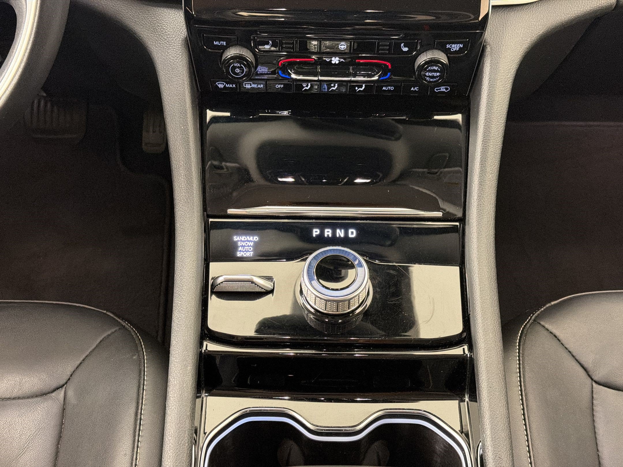 Used 2022 Jeep Grand Cherokee L Limited w/ Black Appearance Package AWD/4WD image 18