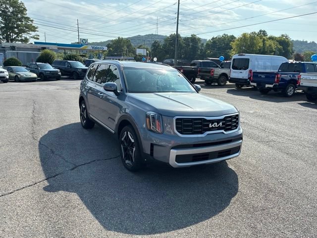 Used 2025 Kia Telluride S FWD image 2