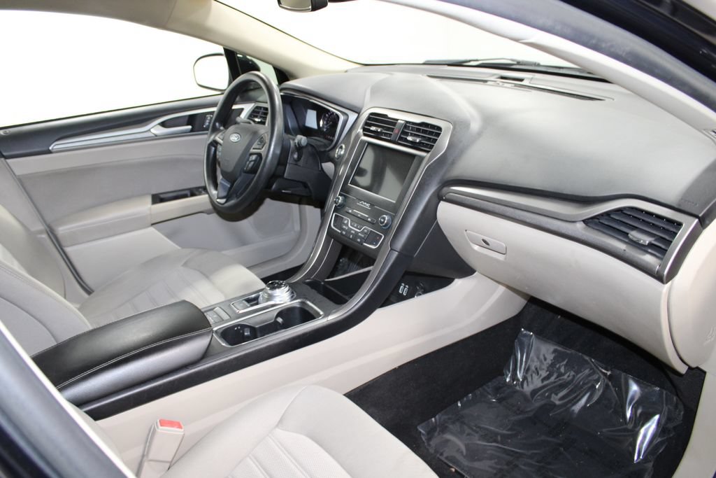 Certified 2020 Ford Fusion SE FWD image 26