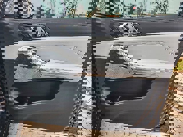 Used 2023 BMW X7 xDrive40i w/ Executive Package image 31