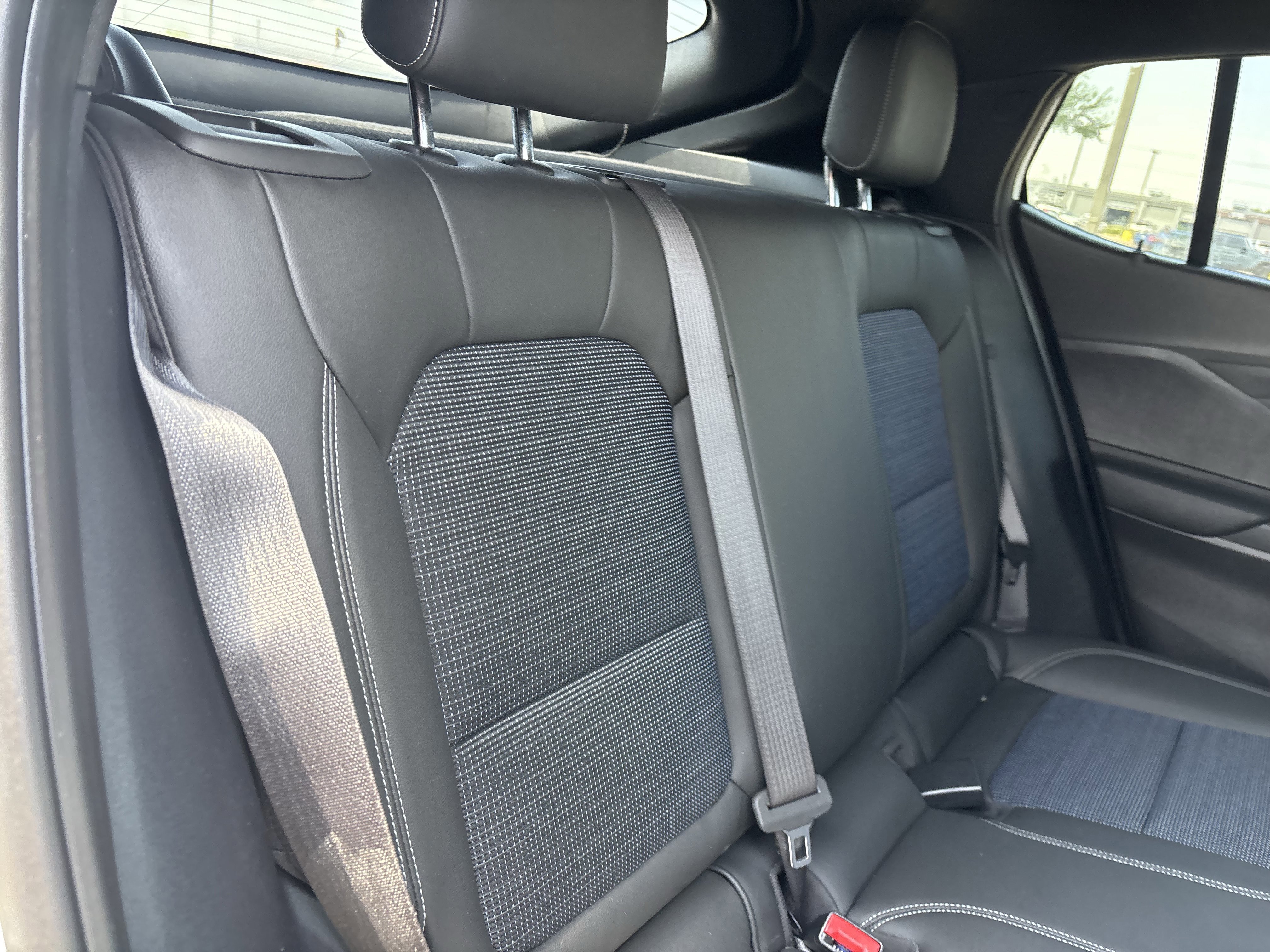 Used 2025 Buick Envista Preferred image 21