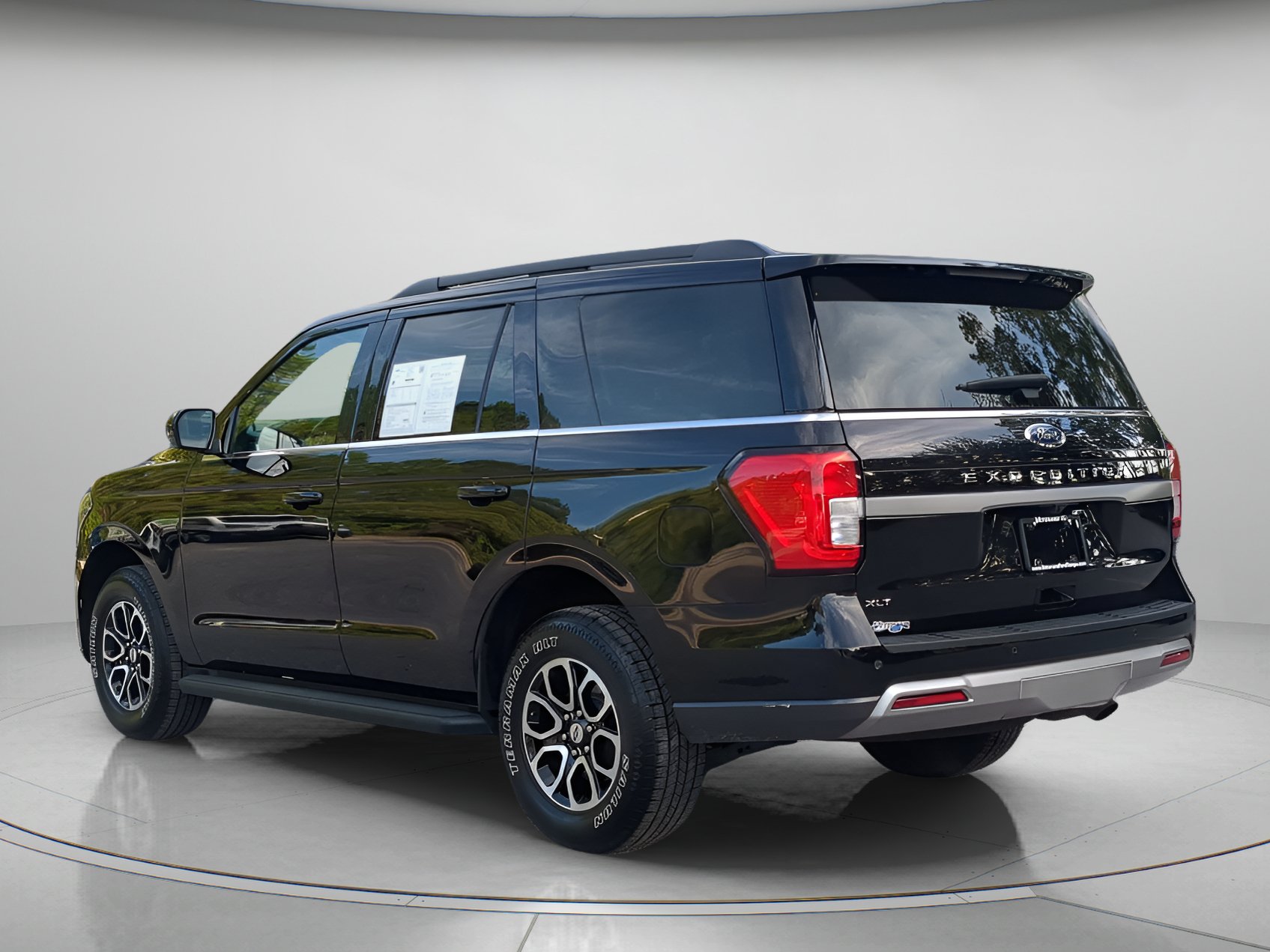 Certified 2024 Ford Expedition XLT RWD image 42