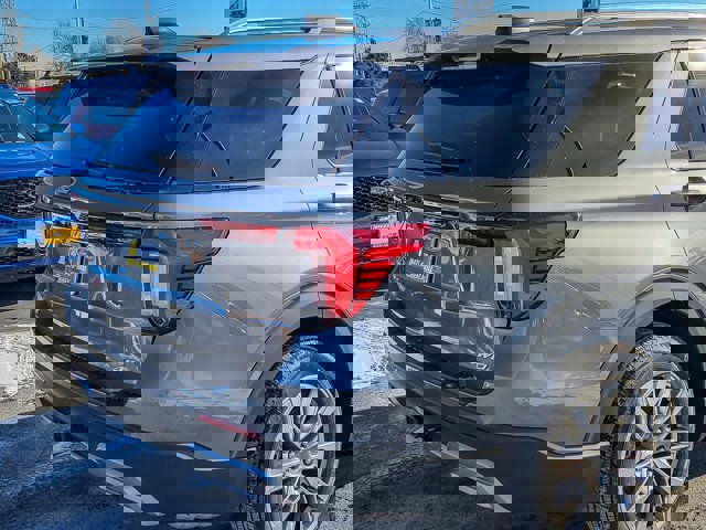 Certified 2025 Ford Explorer Platinum image 5