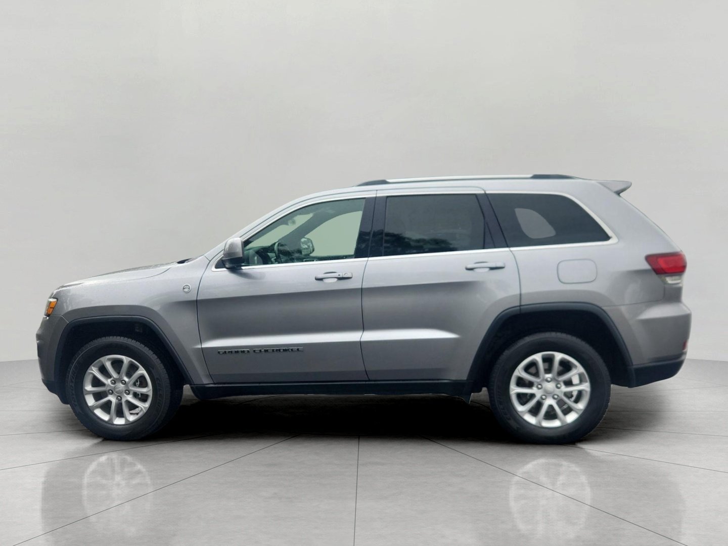 Used 2021 Jeep Grand Cherokee Laredo AWD/4WD image 13