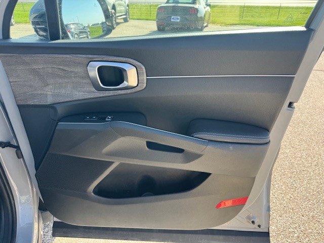 Used 2022 Kia Sorento S w/ Panoramic Sunroof Package AWD/4WD image 40
