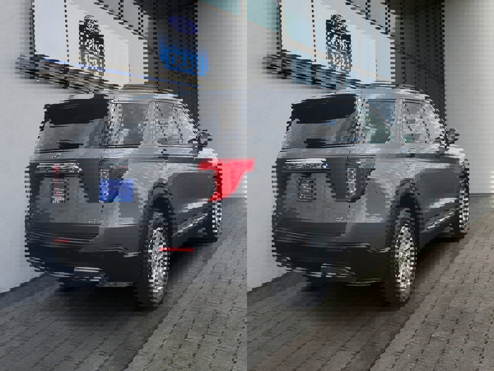 Certified 2022 Ford Explorer XLT w/ Equipment Group 202A image 5