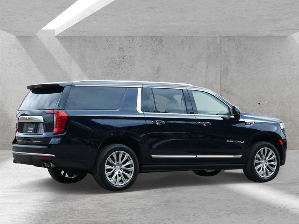 Used 2022 GMC Yukon XL Denali AWD/4WD image 3