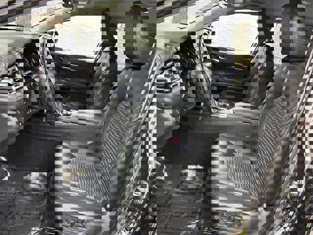 Used 2024 Toyota Camry SE image 3