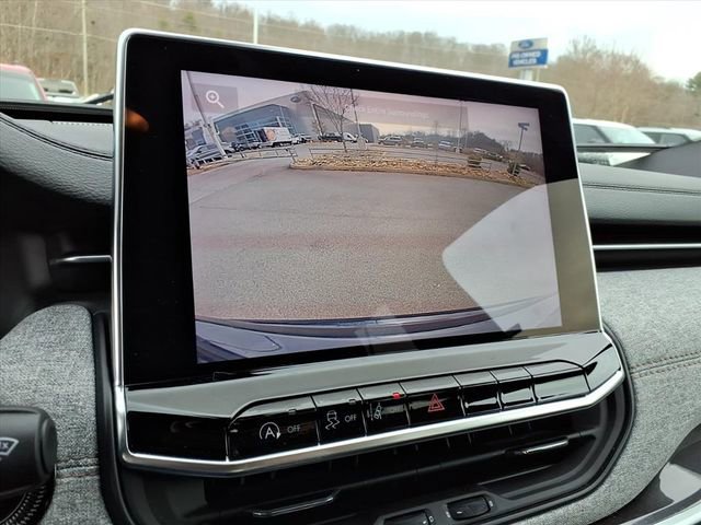 Used 2024 Jeep Compass Latitude image 30