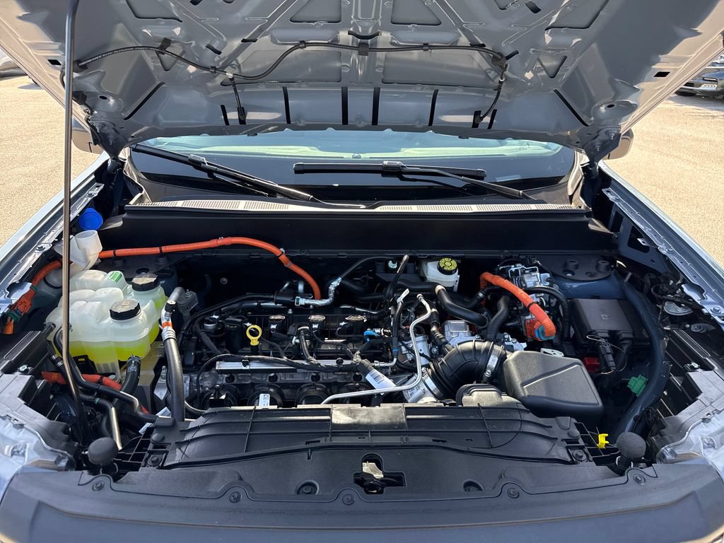Certified 2025 Ford Maverick XLT FWD image 28