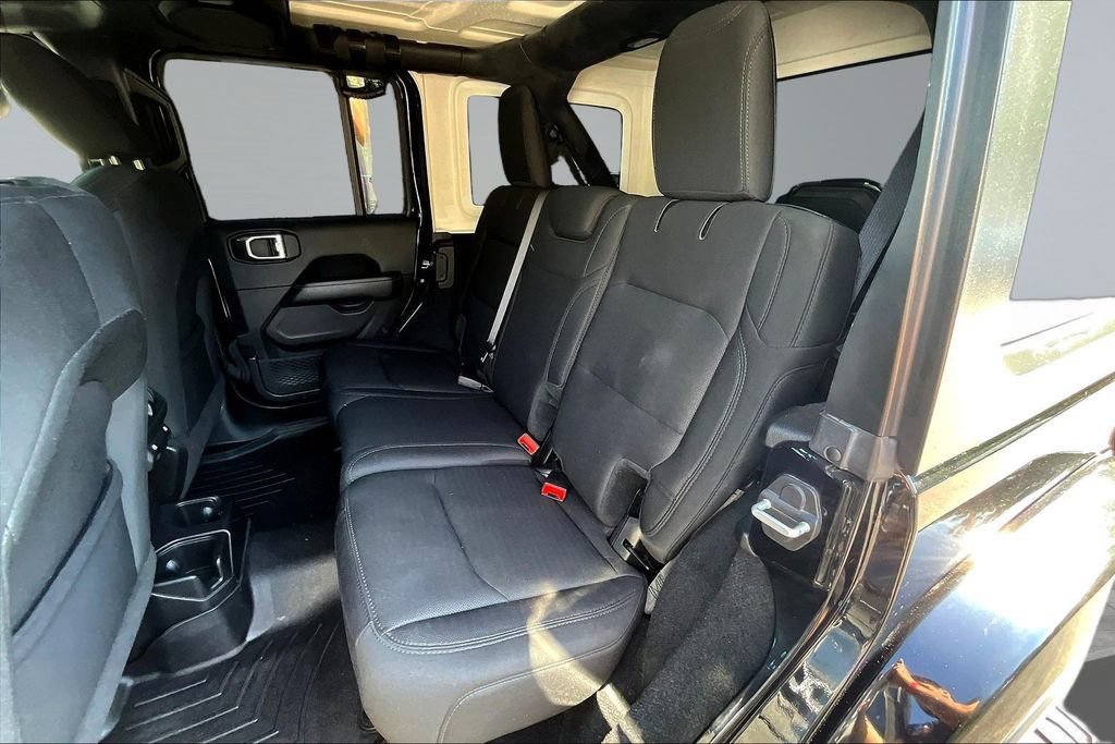 Used 2019 Jeep Wrangler Unlimited Sahara AWD/4WD image 25