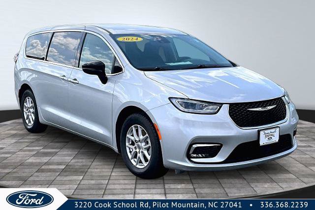 Used 2024 Chrysler Pacifica Touring-L