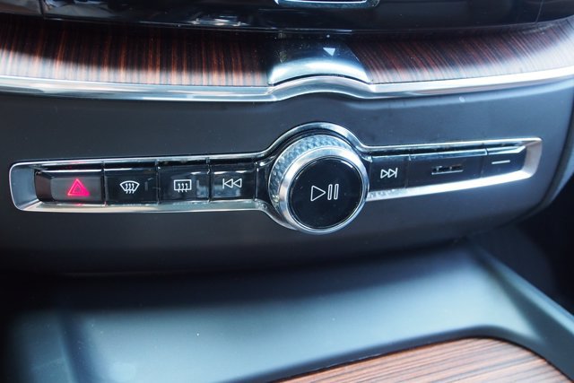 Used 2023 Volvo XC60 B5 Ultimate w/ Protection Package Premier FWD image 30