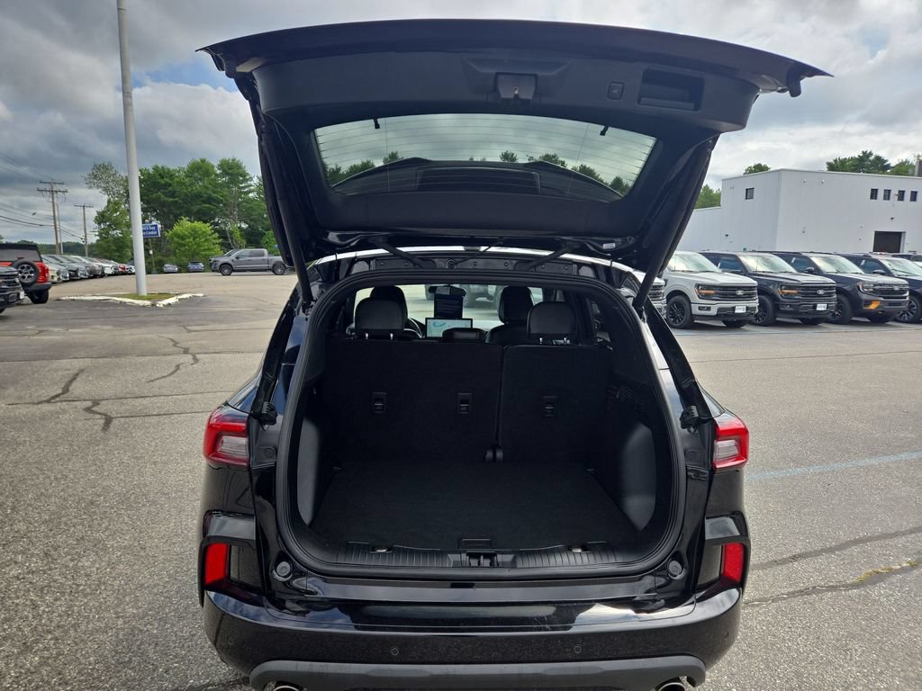 Certified 2023 Ford Escape ST-Line w/ Tech Pack #1 AWD/4WD image 3