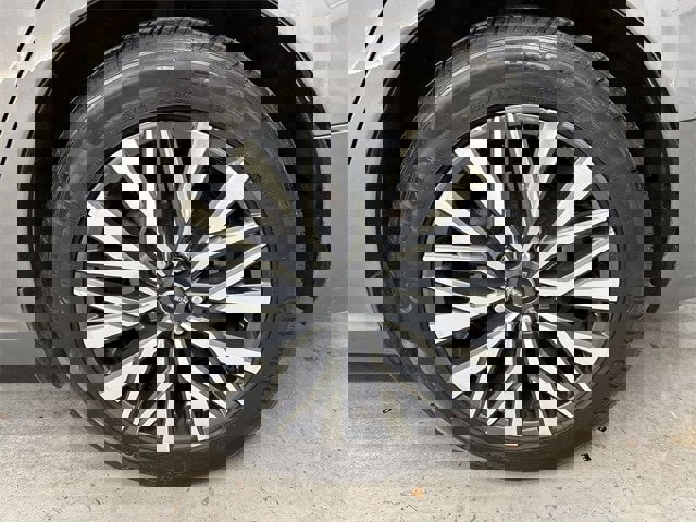 Used 2024 Nissan Altima 2.5 SV image 2