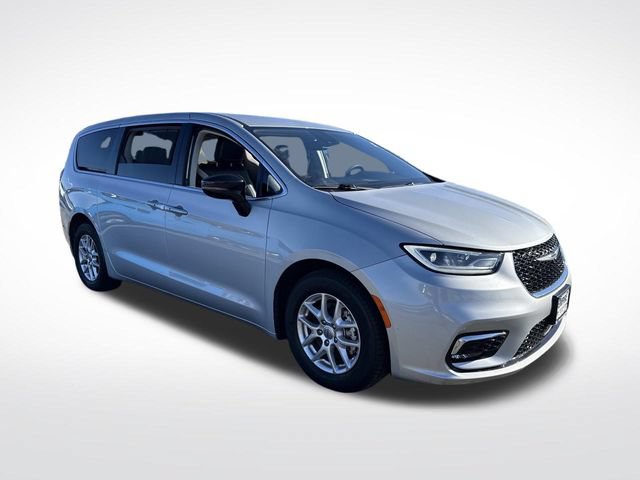 Used 2024 Chrysler Pacifica Touring-L FWD image 10