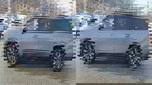 Used 2022 Cadillac Escalade Sport Platinum image 2