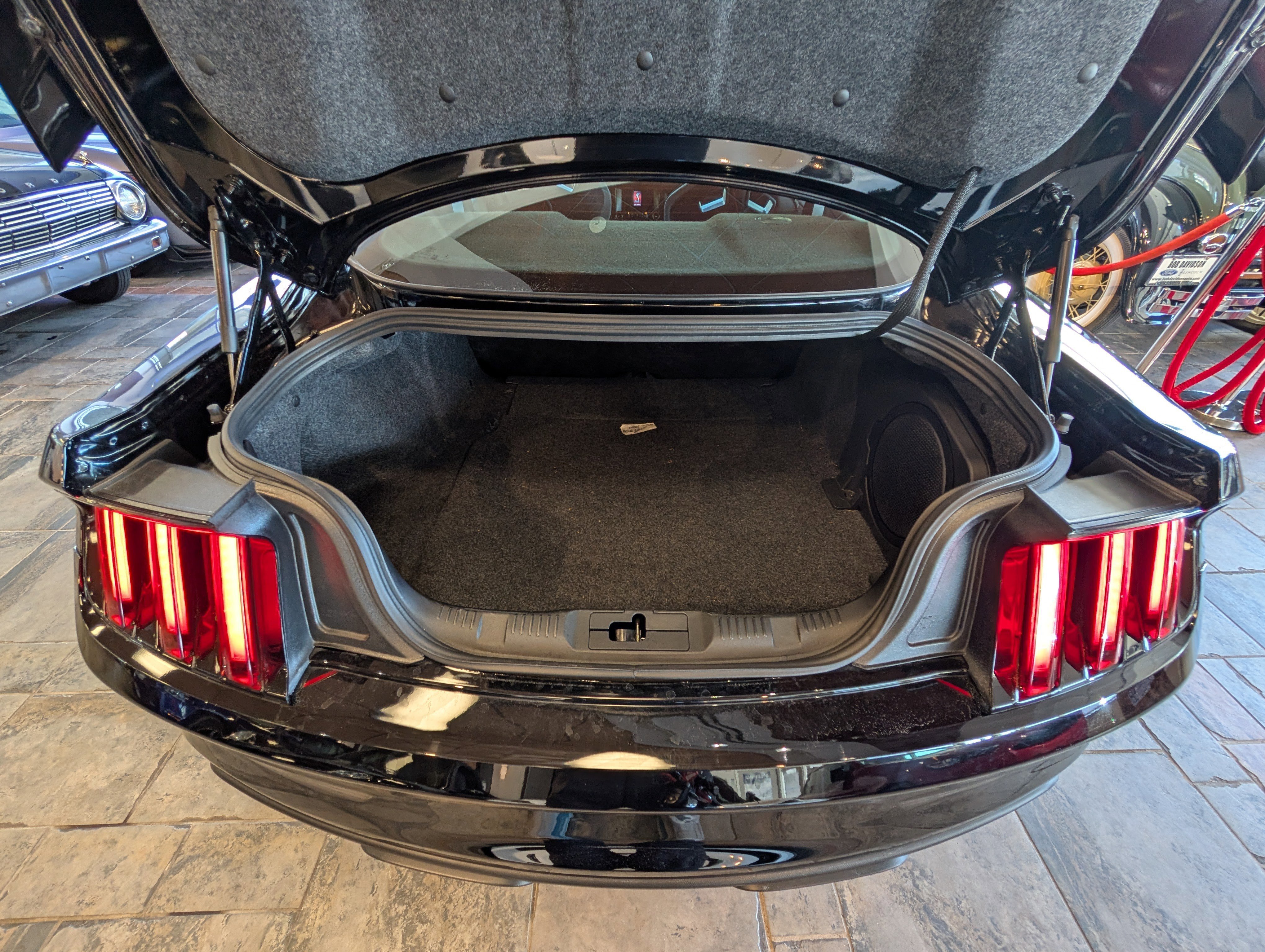 Certified 2020 Ford Mustang Shelby GT350R w/ GT350R Equipment Group 920A image 13