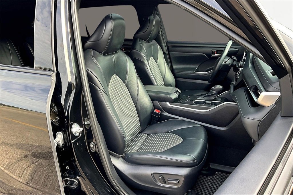 Used 2022 Toyota Highlander XSE image 9